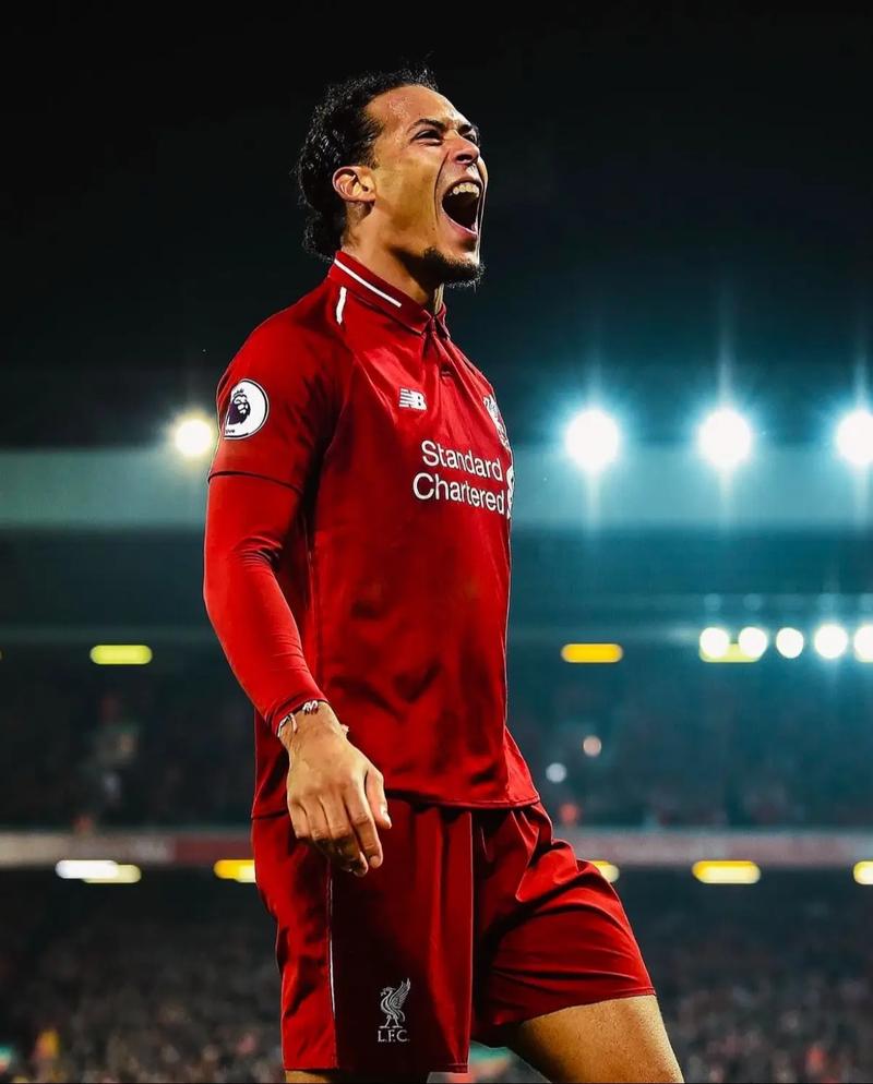 迈尼昂在加比亚社媒动态下留言，后者回复：请续约（迈尼昂现身加比亚社媒评论区，加比亚回应：快续约）