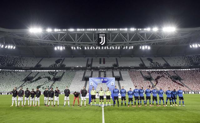 韩鹏：徐根宝指导80多岁高龄还在工作一线，这非常让人感动（韩鹏：八旬徐根宝仍坚守一线，令人动容）